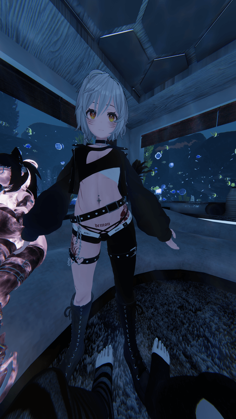 VRChat_2024-11-16_03-40-47.535_2160x3840.png